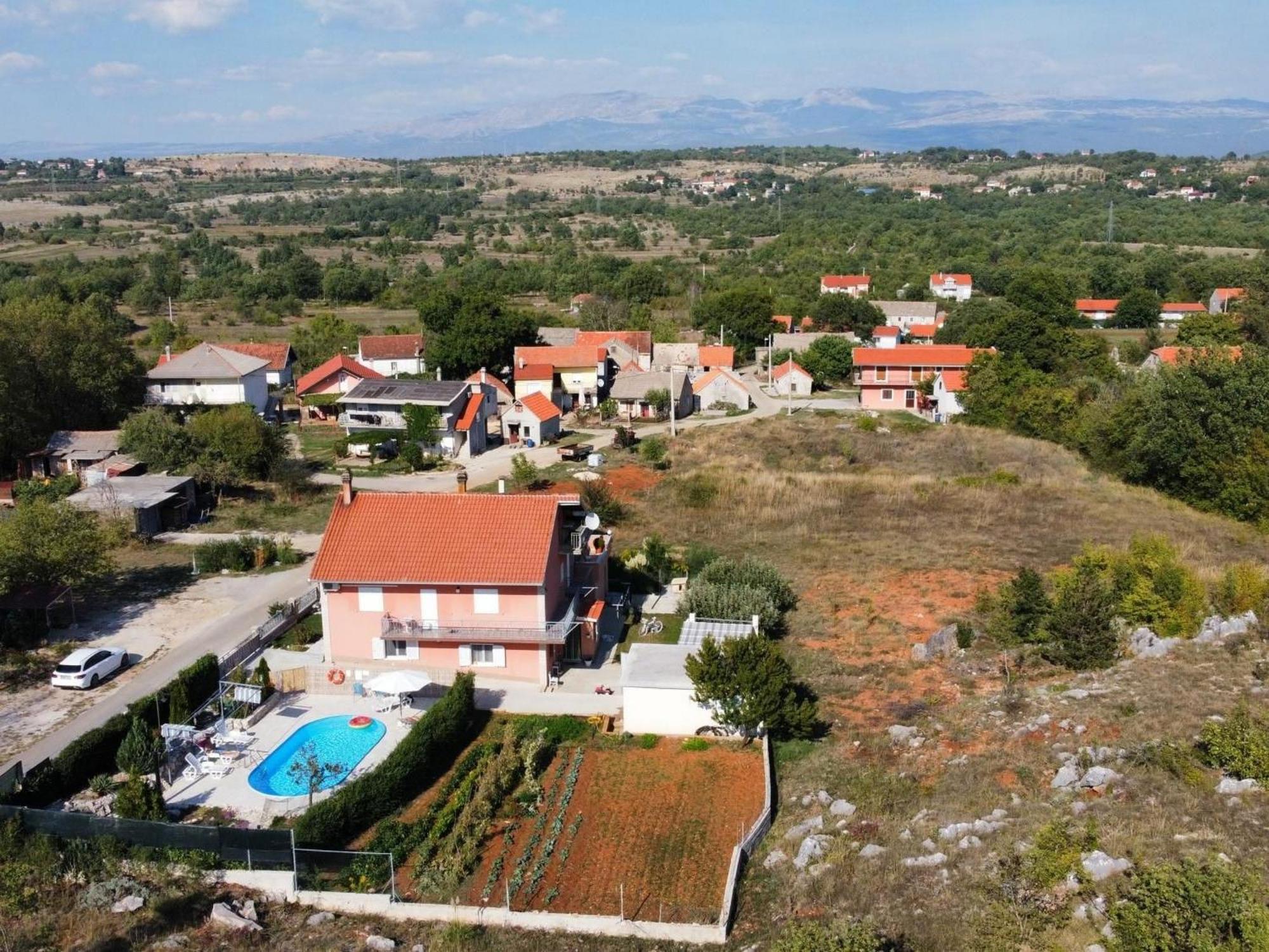 Apartments With A Swimming Pool Vojnic Sinjski, Zagora - 22835 Trilj Екстериор снимка